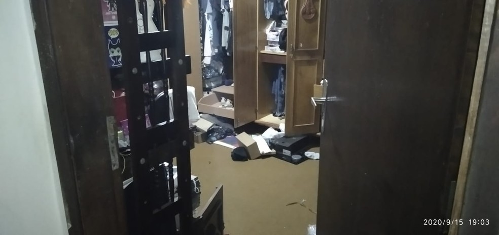 Dinheiro e aparelhos eletrônicos foram subtraídos da residência, em Presidente Prudente — Foto: Polícia Militar