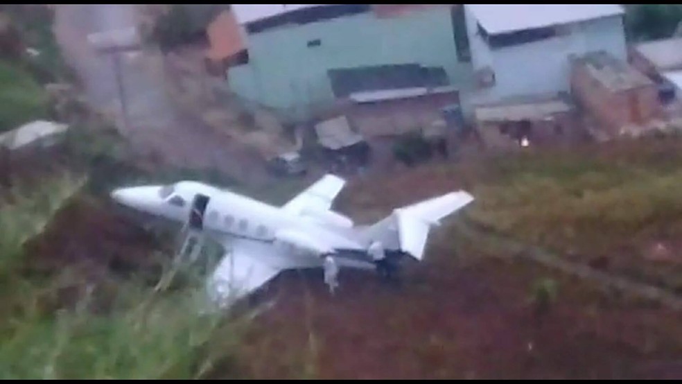 Piloto e passageiro não se feriram após acidente com aeronave (Foto: Reprodução/ Internet)