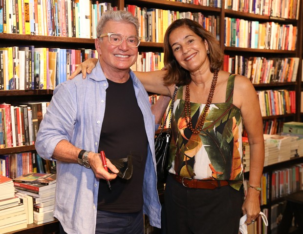 Lilia Teles prestigia lançamento de livro de Edney Silvestre no Rio (Foto: Roberto Filho/Brazil News)