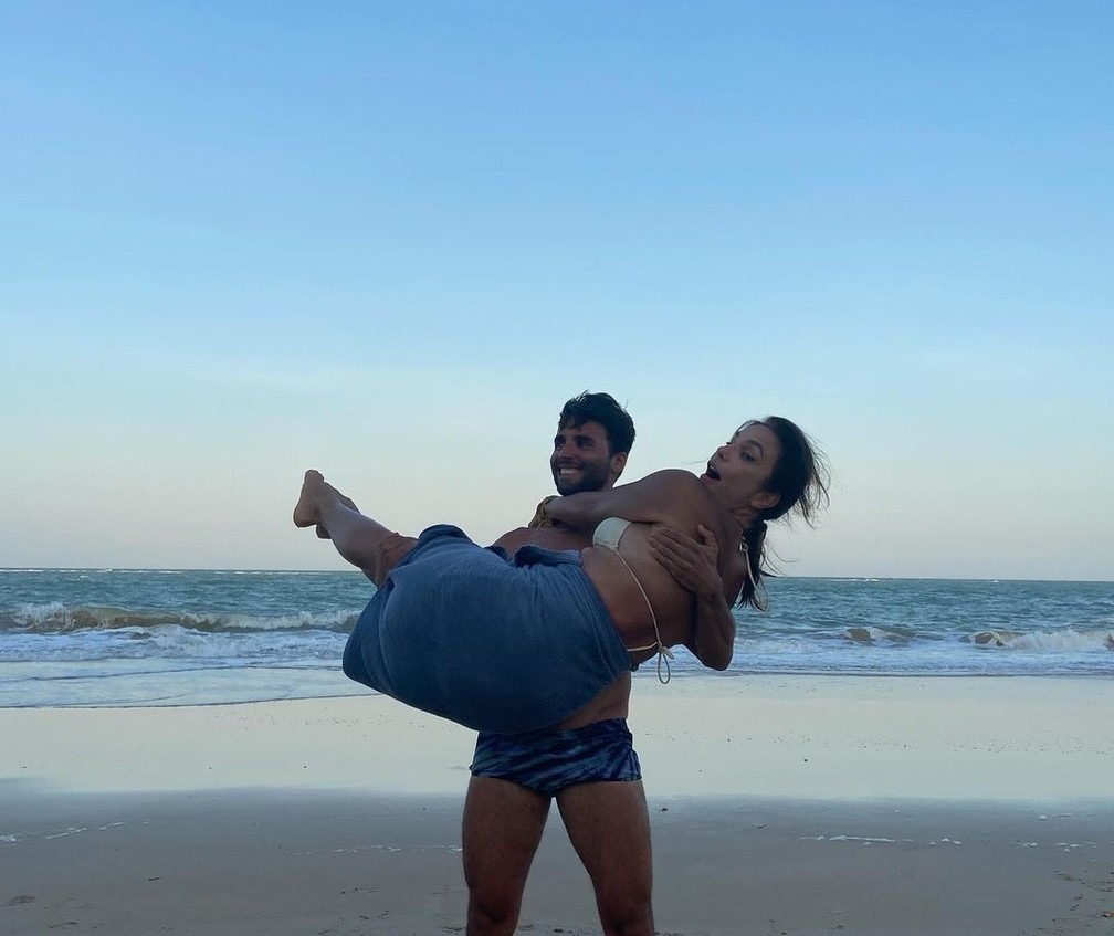 Ivete Sangalo e Daniel Cady curtem praia de Trancoso em clima de romance — Foto: Reprodução / Redes Sociais