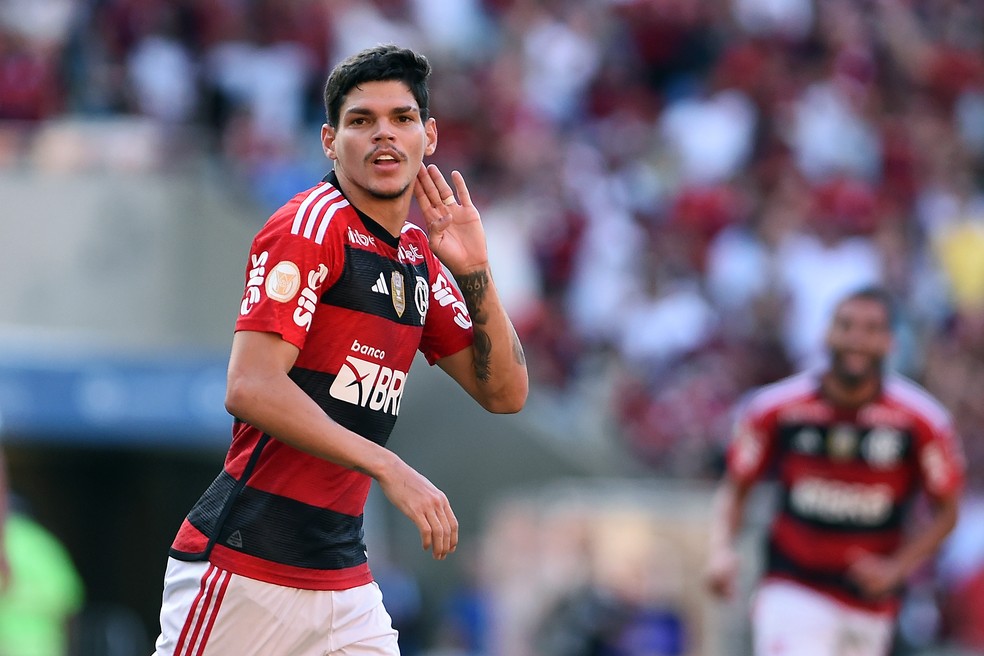 Comemora&ccedil;&atilde;o Ayrton Lucas - Flamengo x Coritiba &mdash; Foto: Andr&eacute; Dur&atilde;o