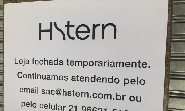 Eduardo Paes vai lançar projeto para revitalizar o Centro da Cidade, que está abandonado. Na foto, o recado da HStern na loja da Avenida Rio Branco