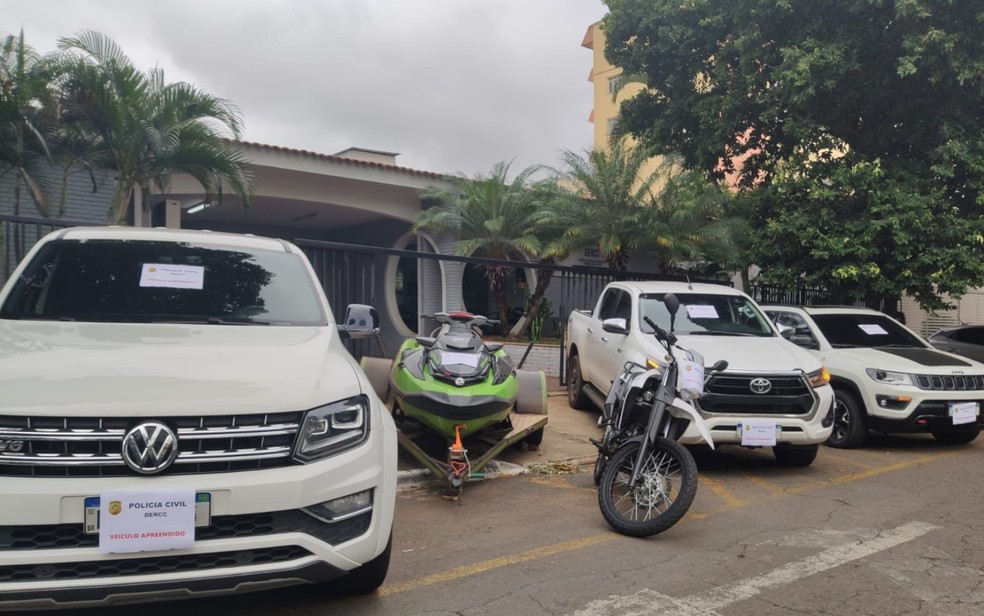 Polcia apreendeu veculos de casal suspeito de clonagem de cartes em Goianira, Gois  Foto: Divulgao/Polcia Civil