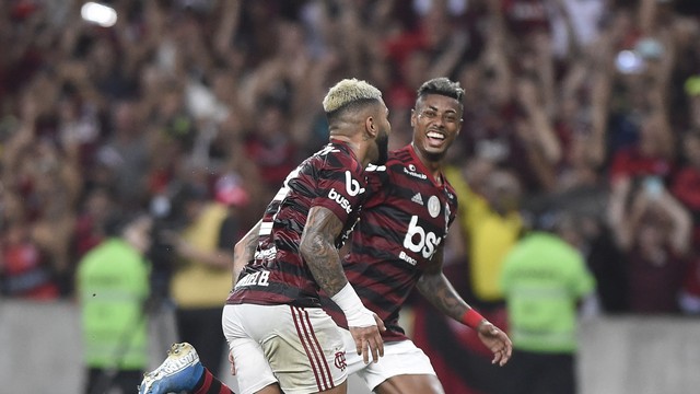Gabigol e Bruno Henrique, do Flamengo, comemoram contra o Bahia