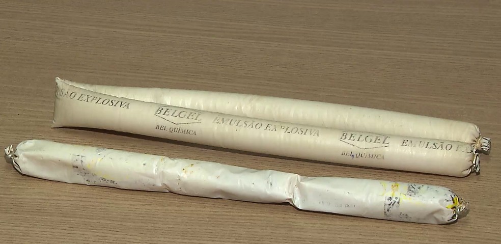 Dinamites foram apreendidas durante prisão no Esplanada, em João Pessoa (Foto: Reprodução/TV Cabo Branco)