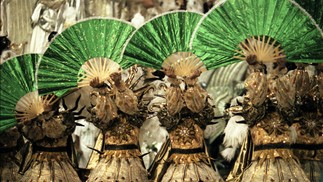 Os leques da comissão de frente da Imperatriz em 1994: um marco do quesito no carnaval — Foto: Márcia Foletto
