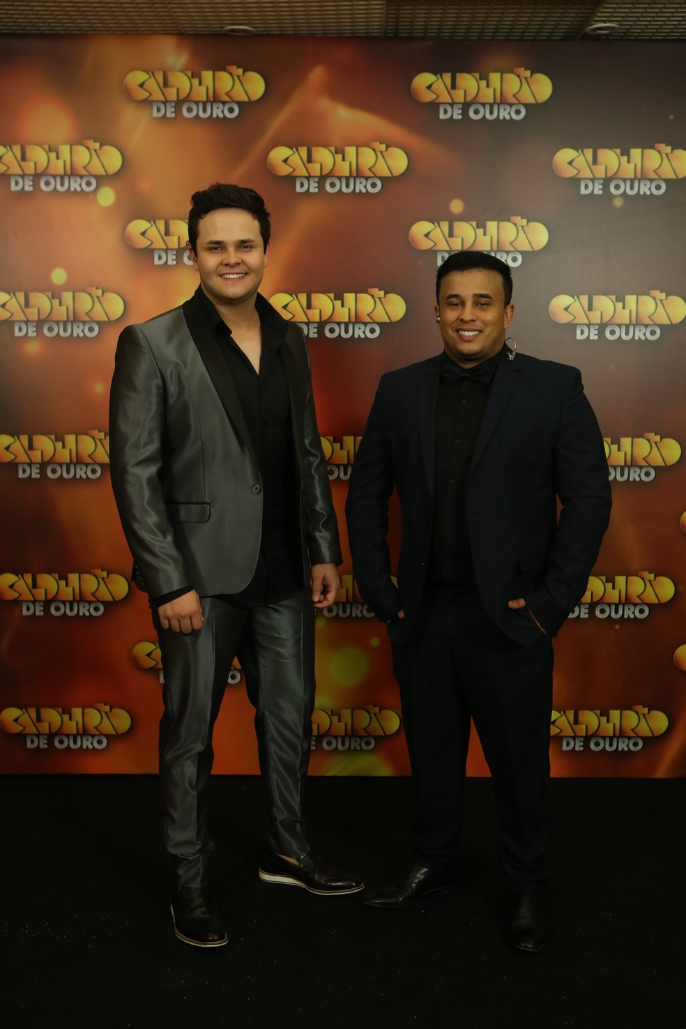 Matheus e Kauan usaram costume de cor escura para o 'CaldeirÃ£o de Ouro' â Foto: Isabella Pinheiro/Gshow