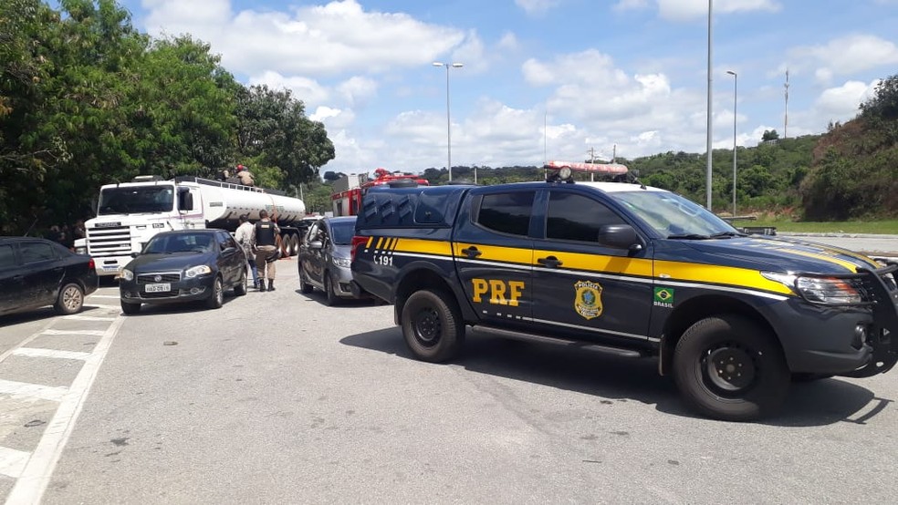 Operação foi realizada pelas polícias Federal, Civil, Militar, Rodoviária Federal e Penal, em conjunto com o 18° Batalhão de Polícia Militar de Contagem — Foto: Cléber Correia/G1