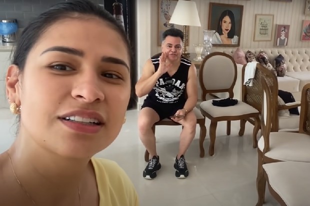 Simone faz faxina na mansão em Fortaleza (Foto: Reprodução/Youtube Simone Mendes)