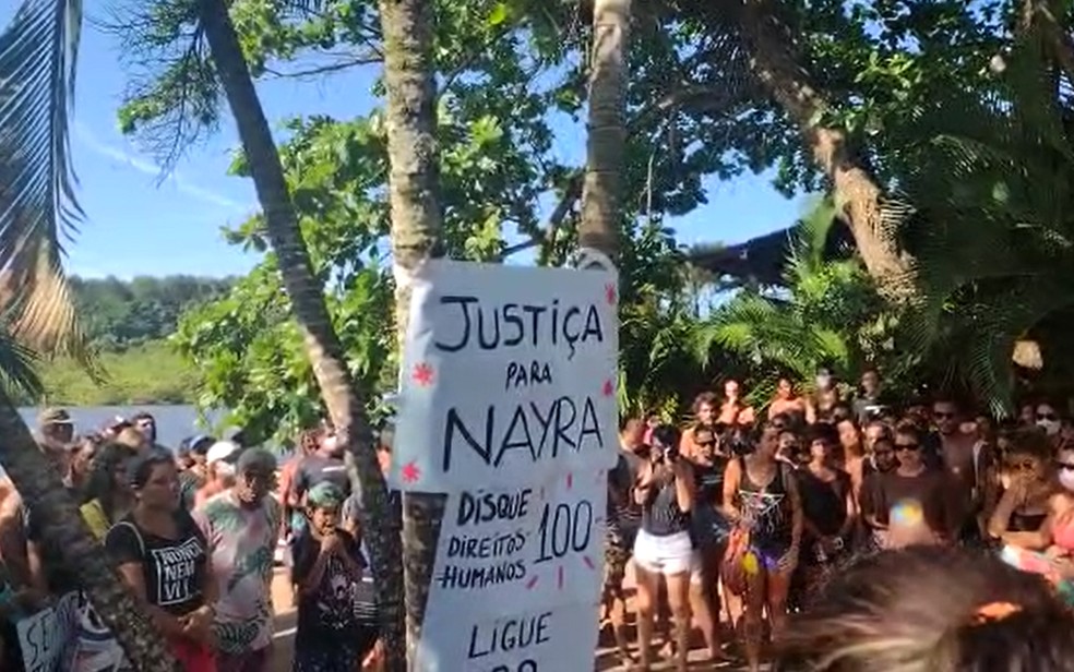 Grupo durante protesto contra a morte de Nayra em Caraíva — Foto: Reprodução
