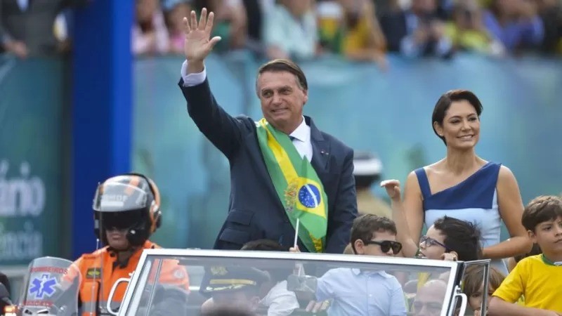 Bolsonaro e a primeira-dama participaram do desfile em comemoração ao 7 de Setembro (Foto: AGÊNCIA BRASIL via BBC)