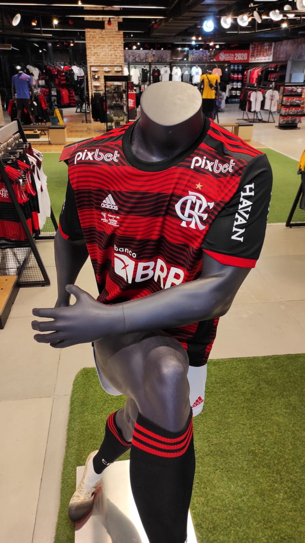 Camisa nova do Flamengo na loja oficial do clube — Foto: Reprodução