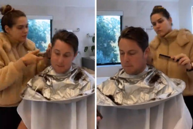Fernanda Machado corta os cabelos do marido (Foto: Reprodução/Instagram)