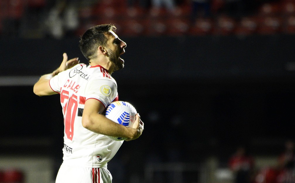 Calleri comemora gol do São Paulo contra o Ceará — Foto: Marcos Ribolli