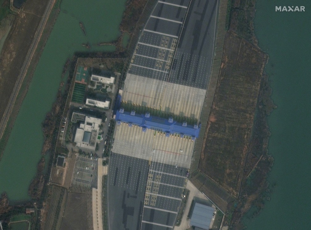 Foto de satélite de pedágio em Wuhan, na China, em 25 de fevereiro — Foto: Satellite image ©2020 Maxar Technologies/Handout via Reuters