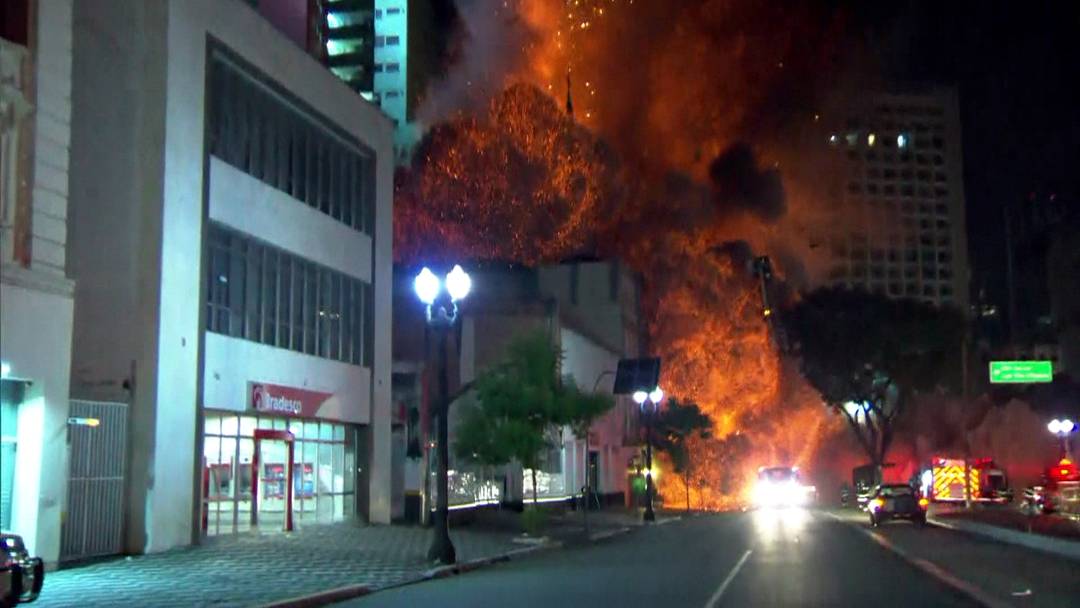 Prédio desabou com incêndio no centro de São Paulo