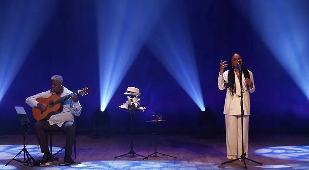 Carlinhos Sete Cordas e Teresa Cristina cantam 20 músicas de Zé Kétti em show no Teatro Claro Rio — Foto: Reprodução / Vídeo