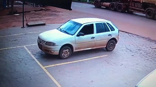 Ciclista consegue pular de bicicleta e escapa de ser atropelado por carreta em MT