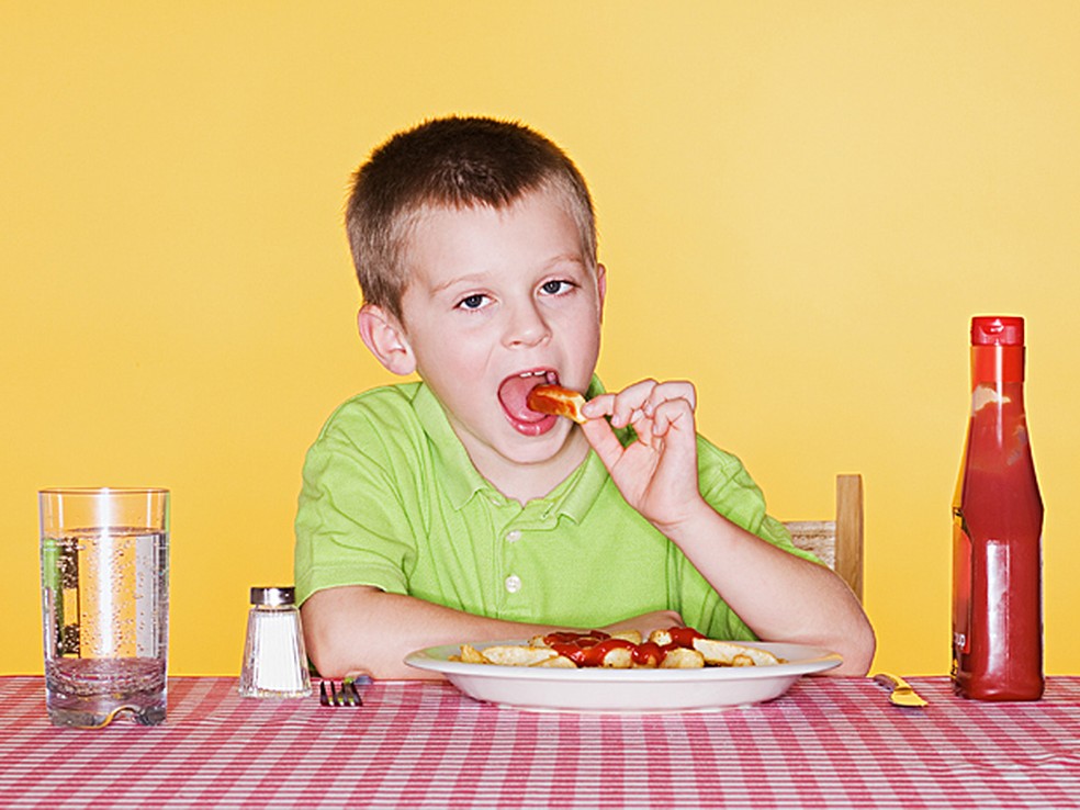 Estudo aponta os prejuízos de comer rápido demais (Foto: Arquivo AFP)