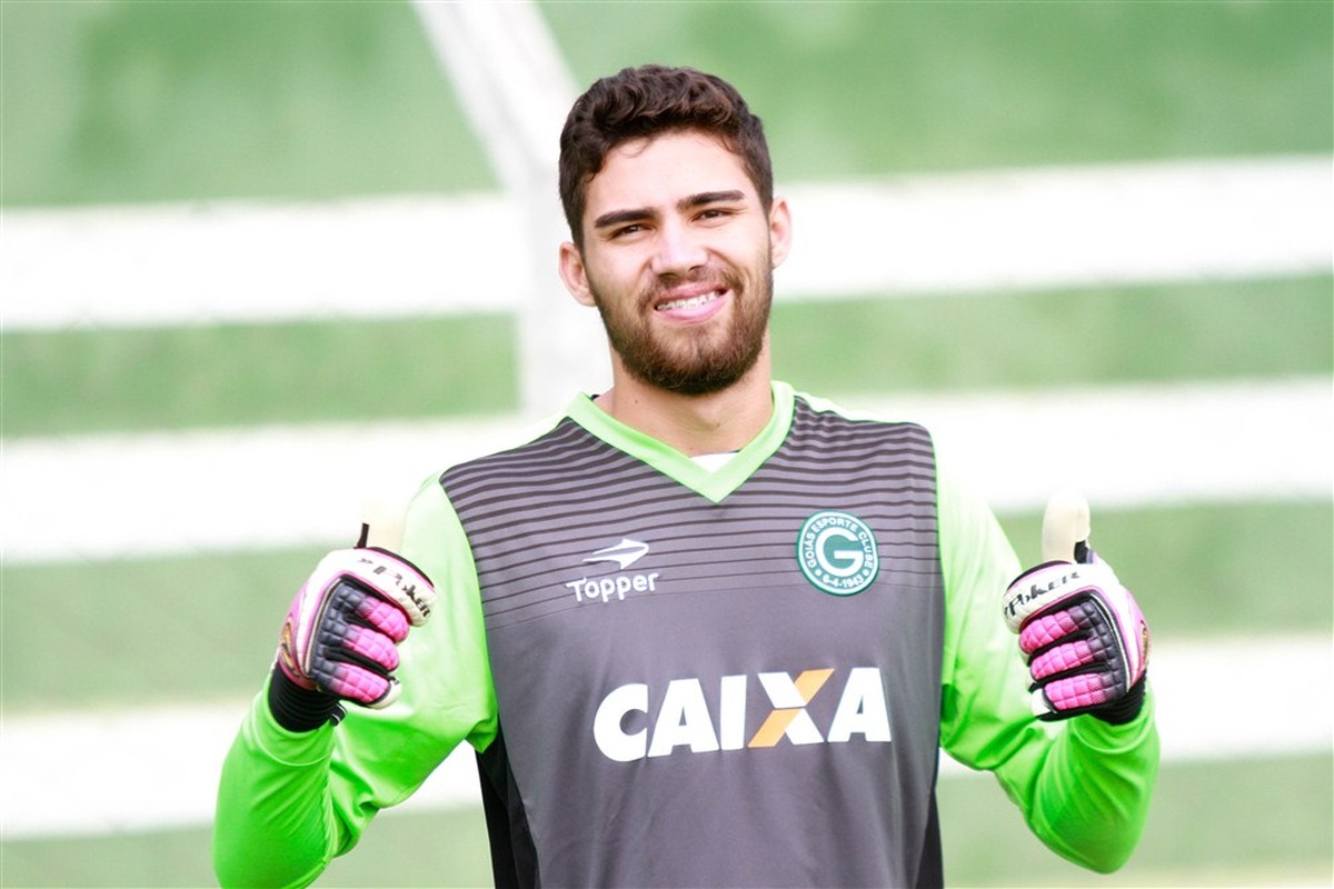De contrato renovado, goleiro da base é uma das seis novidades no time ...