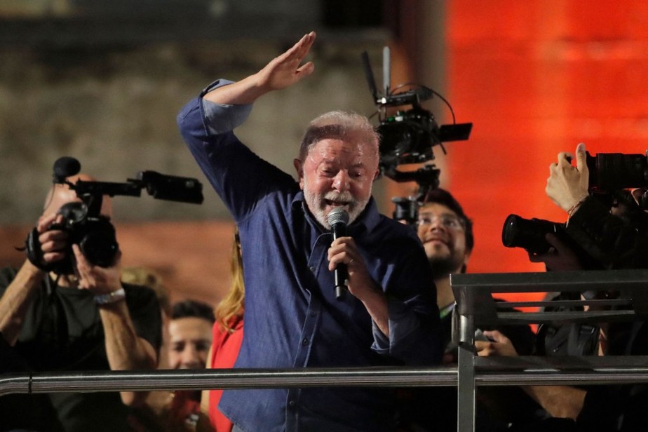 Presidente eleito do Brasil, Luiz Inácio Lula da Silva, em discurso na Avenida Paulista