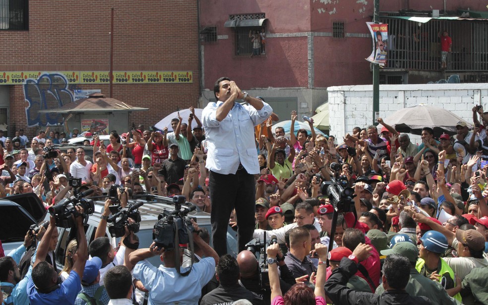Nicolás Maduro como candidato presidencial em ato em 2013 (Foto: Miguel Angullo/Reuters)