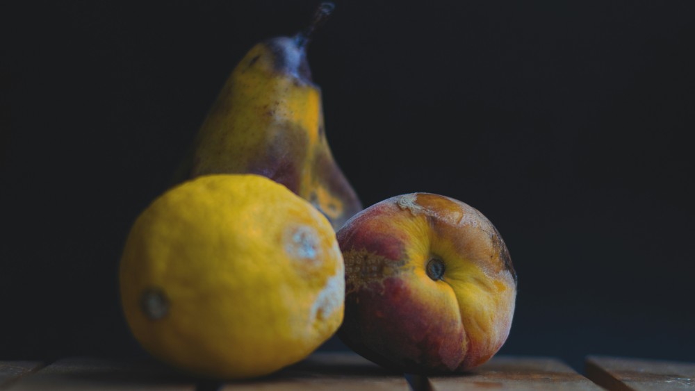 Fruta estragada.