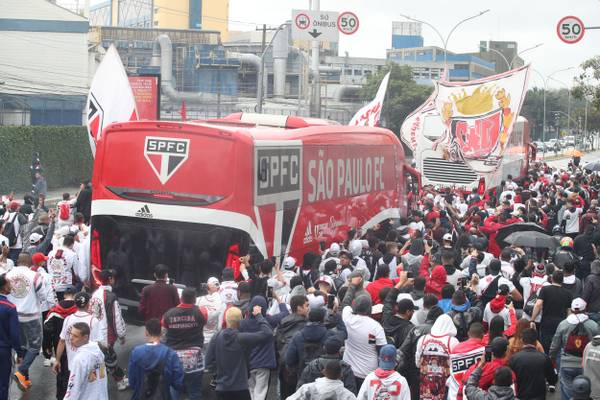 São Paulo planeja recepção ao time e ações para transformar ambiente do Morumbi contra o Flamengo