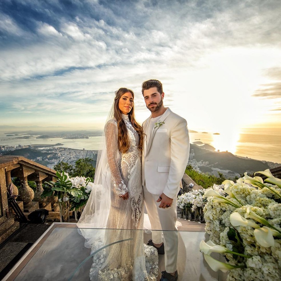 Na saÃºde e na doenÃ§a, Alok e Romana sÃ£o oficialmente marido e mulher â€” Foto: Rubens Cerqueira e Michel Castro/ ReproduÃ§Ã£o da internet