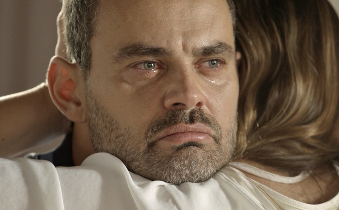 Será que César vai abrir mão de Domingas e retomar sua vida ao lado de Gisela? (Foto: TV Globo)
