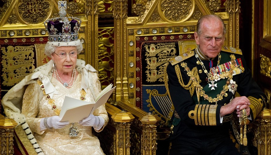 A rainha e o príncipe britânico Philip durante seu discurso na Câmara dos Lordes, na abertura do Parlamento em Westminster, no centro de Londres, em 25 de maio de 2010