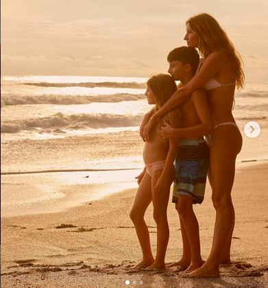 Gisele Bündchen com os dois filhos (Foto: Instagram)