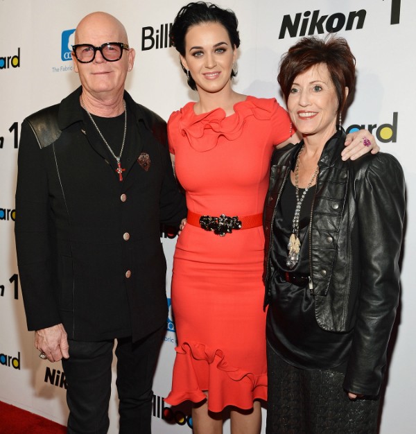 Katy Perry e seus pais Keith e Mary Hudson (Foto: Getty Images)