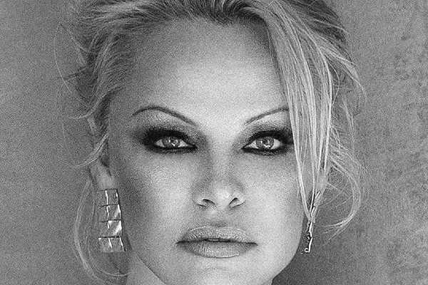 A atriz e modelo Pamela Anderson (Foto: Instagram)