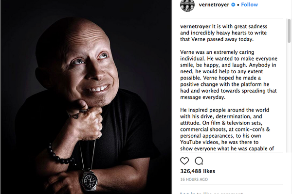 O comunicado no qual a família de Vern Troyer lamenta e torna pública a morte do ator (Foto: Instagram)
