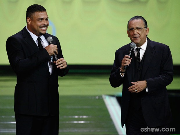 Ronaldo e Galvão Bueno contam com serão as transmissões dos jogos (Foto: vem_aí / TV Globo)