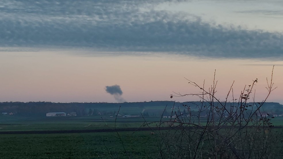 Fumaça na Polônia após relatos de duas explosões em foto de 15 de novembro de 2022 — Foto: Stowarzyszenie Moje Nowosiolki via Reuters
