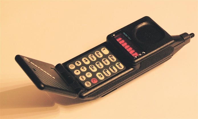 MicroTAC inspirou os celulares de flip com microfone que se dobrava sobre teclado (Foto: Wikimedia/Creative Commons)