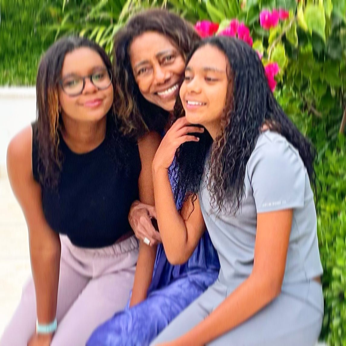 Gloria Maria com as filhas Maria e Laura (Foto: Reprodução/ Instagram)