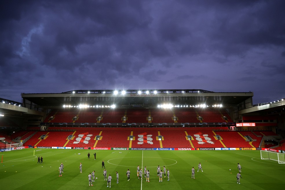 Treino de reconhecimento do Atlético de Madrid em Anfield: estádio estará lotado nesta quarta-feira — Foto: Reuters