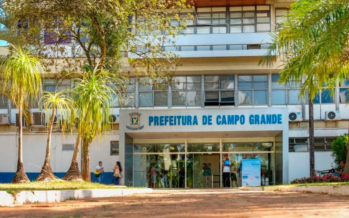 Vereadores entram com ação para que prefeita de Campo Grande suspenda processos seletivos e realize concurso 