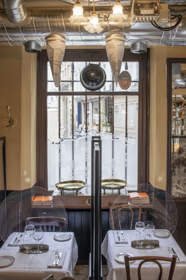 Como um histórico restaurante parisiense adaptou seu interior para um mundo pós-coronavírus (Foto: Philippe Vaures Santa Maria)