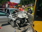 Dois têm traumatismo craniano após colisão entre carro e ônibus na capital