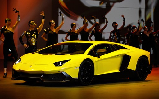 Lamborghini lança Aventator LP720-4 em comemoração ao 50