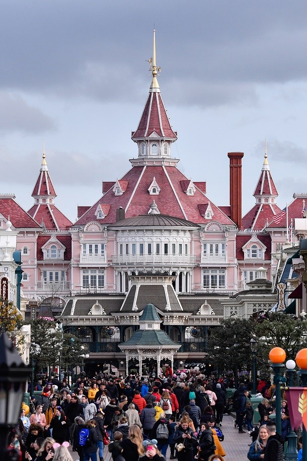 Disneyland de Paris tem três membros da equipe com coronavírus (Foto: Getty Images)