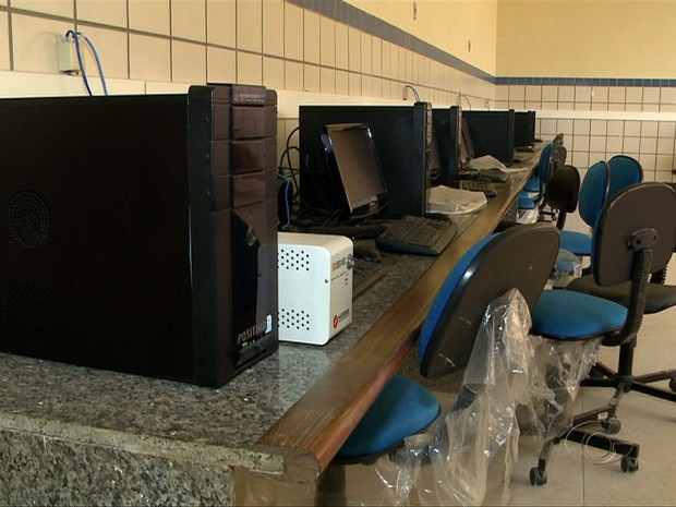 Muitos estudantes da rede píblica estão sem aula de informática (Foto: Reprodução/TV Gazeta)