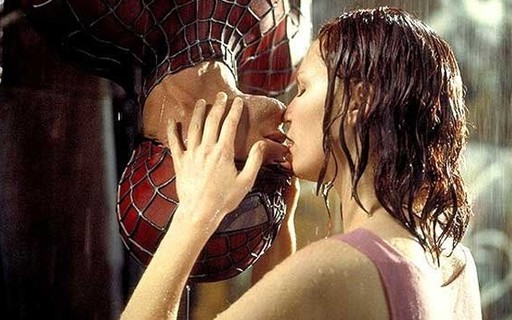 10 parejas en la pantalla que olvidaste por completo que salieron en la vida real 2 Kirsten Dunst revela orgulho por beijo de ponta-cabeça icônico de 'Homem-Aranha' - Monet | Filmes