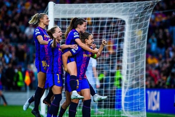 O time feminino do Barcelona, um dos melhores do mundo (Foto: Reprodução/Twitter)