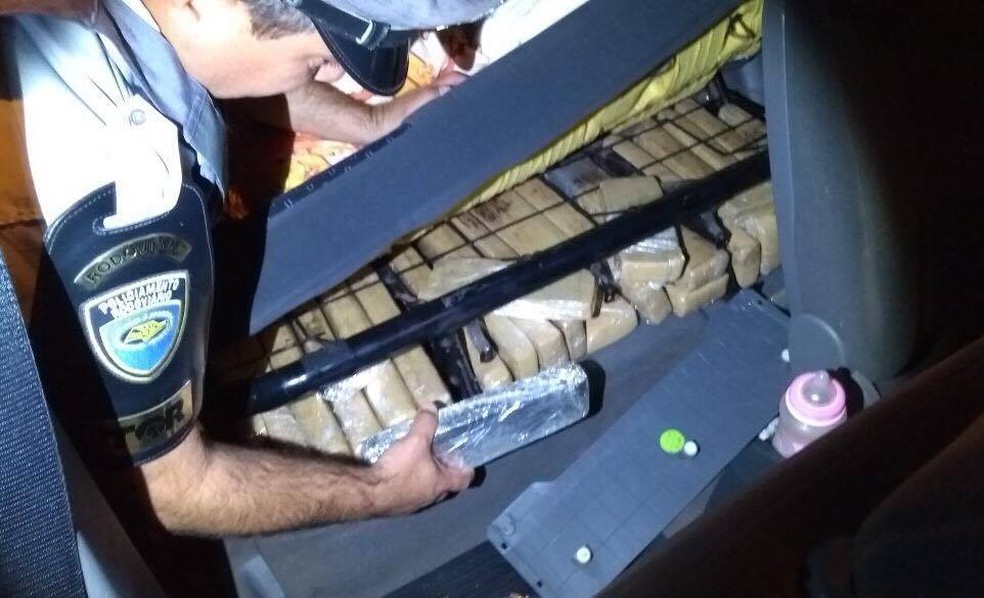 Droga foi apreendida na madrugada desta sexta-feira (8), em Presidente Epit&aacute;cio (Foto: Pol&iacute;cia Militar Rodovi&aacute;ria/Divulga&ccedil;&atilde;o)