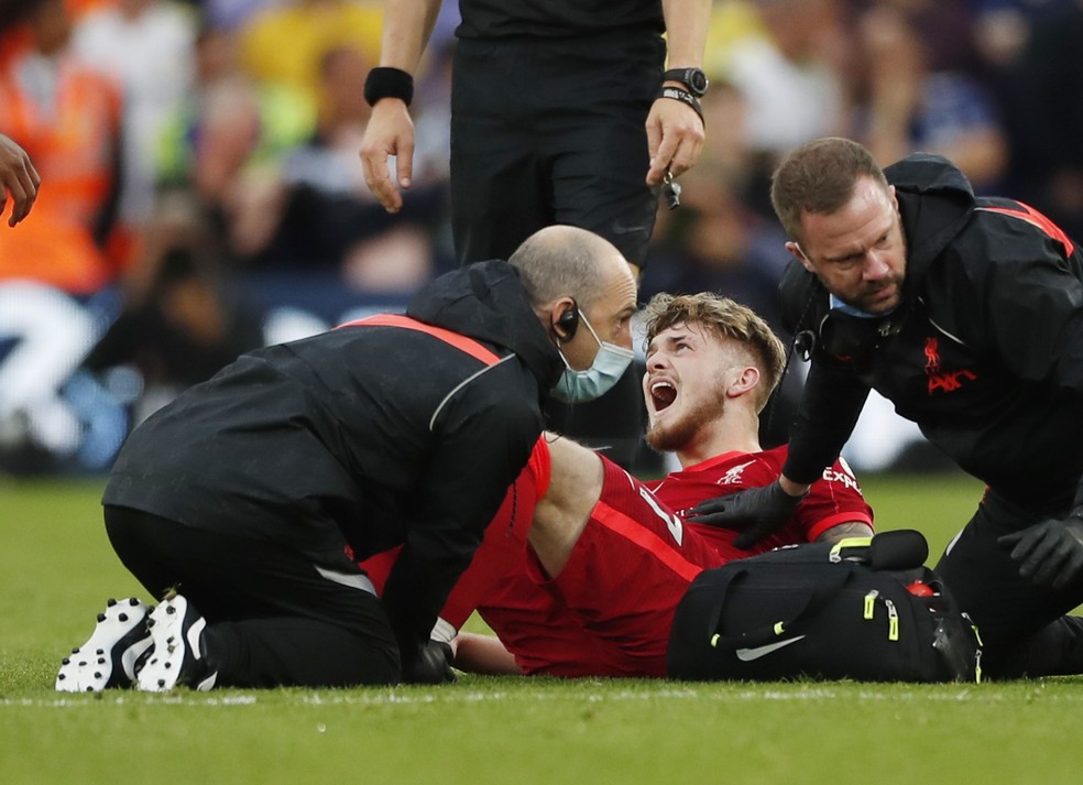 Elliott grita de dor após lance em Leeds x Liverpool — Foto: Reuters/Lee Smith